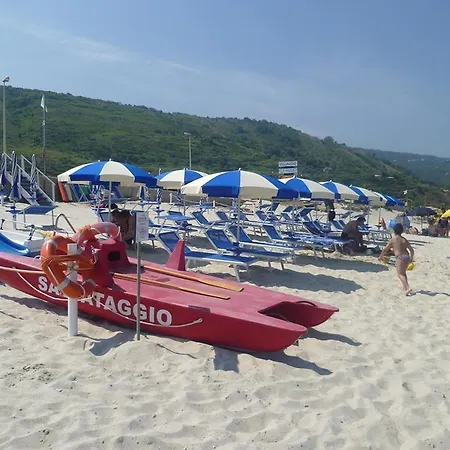 ホテル Il Lungomare ザンブローネ